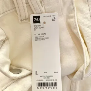 Rokh x GU (Uniqlo) Wide Button Cotton Jeans in Off White thumbnail 11
