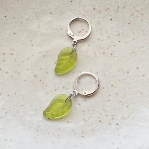Handmade fairy forest vintage retro aesthetic style simple Czech glass leaf dangle earrings🍃💚 thumbnail 3