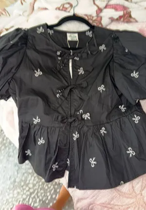 Boutique Top thumbnail 1
