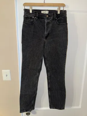 Abercrombie High Rise Mom Jeans thumbnail 9