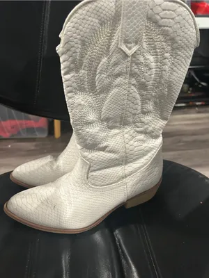 Coconuts by Matisse White Textured Western Heeled Boots see front for flaw thumbnail 2