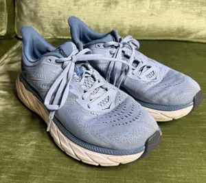 Hoka One One Arahi 5 Running Shoes Size 8.5 Womens Light Blue & White thumbnail 1
