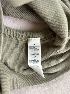 Old Navy Active Top - M thumbnail 4