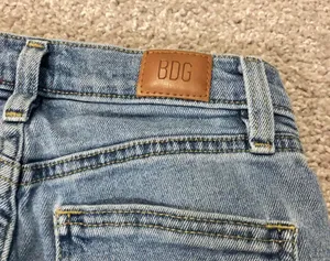 BDG Girlfriend High Rise Jeans Light Wash 25 thumbnail 5