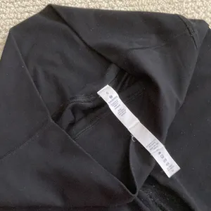 Lululemon Align HR Pant 25” Black 2017 Version Leggings High Rise Nulu Size 6 thumbnail 4