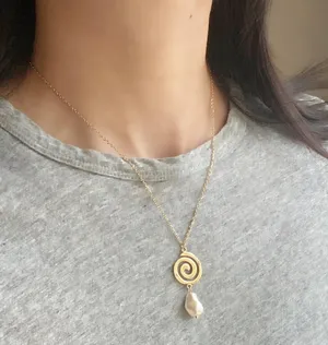 Handmade gold tone stainless steel spiral swirl uzumaki & pearl necklace🌀 thumbnail 8