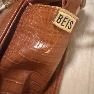 Beis Crossbody Tan Brown Cognac Faux Croc Crossbody Purse Bag With Trolly Sleeve thumbnail 4