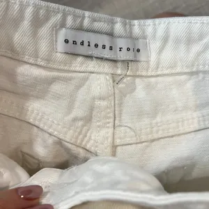 VICI DOUGHERTY WHITE DENIM SKORT thumbnail 5