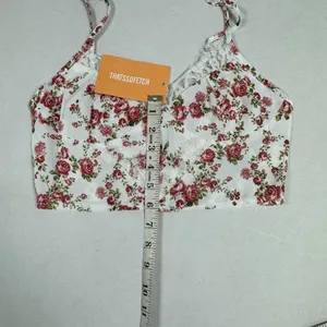 Thatssofetch Lyara Crop Rose Floral‎ - Size 4 - NEW With Tags. thumbnail 9