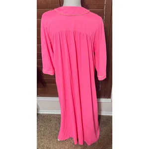 Vintage Neon Pink Nylon Robe Housecoat sz‎ M Floral Embroidery Long MCM grandma thumbnail 6