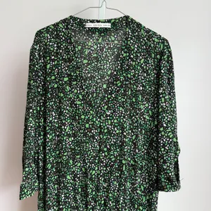 And other stories size L stained glass, green midi‎ dress size thumbnail 2
