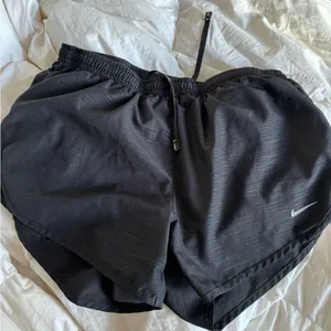 Nike dri fit shorts thumbnail 1