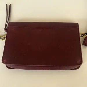 Madewell The Flap Convertible Crossbody Bag in Dark Cabernet thumbnail 10