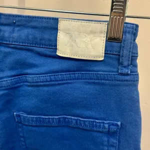 Zara High Waisted‎ Skinny Jeans Cobalt Blue Raw Hem Side Slit Women's Size 4 W26 thumbnail 7