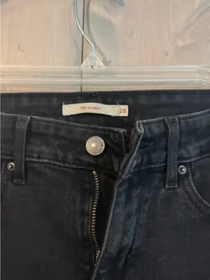 Levis 711 Skinny Black Wash Jeans Size 28 thumbnail 4