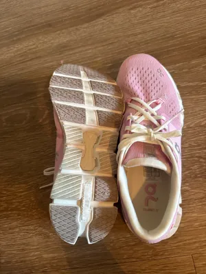 On Cloud Shoes thumbnail 3