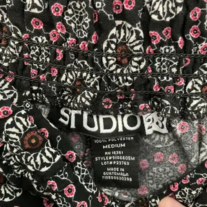 Studio 29 Womens Wide Leg Pants Medallion Print Smocked Waist Black Medium thumbnail 3