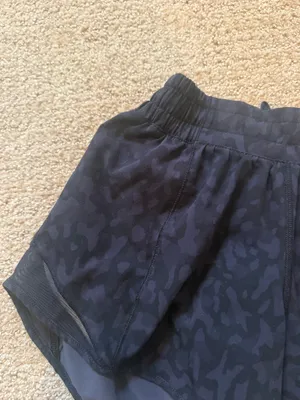 Lululemon Shorts Hotty Hot 4" Rare thumbnail 2