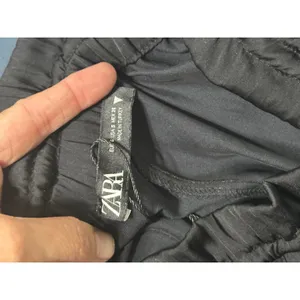 Zara Black Wide Leg Paperbag Waist Flowy Satin Finish Pants Small 7385/192/800 thumbnail 6