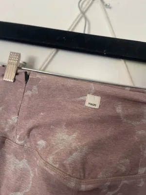 Vuori Clean Elevation Leggings in Dusty Rose & Heather Gray thumbnail 4