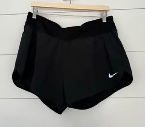 Nike Women’s XL Black Athletic Workout Shorts thumbnail 1
