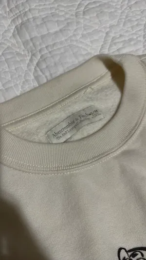 Cream Abercrombie cropped crewneck thumbnail 2