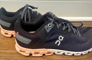 On Cloudflow 3.0 Rock Rose Women’s Running Shoes Size 9 thumbnail 1