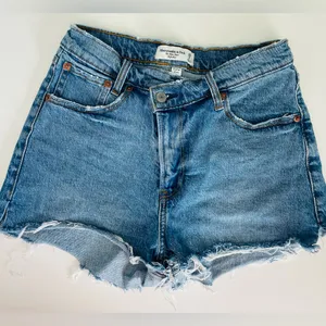 Curve Love Abercrombie & Fitch Crossover Waist High Rise Mom Shorts thumbnail 8