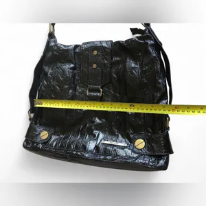 Matt & Nat Black Women's Shoulder Bag - Classic Gloss Finish thumbnail 10