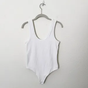 [Nuuds] White Ribbed Knit Scoop Neck Sleeveless Tank Bodysuit Top Size Medium M thumbnail 3