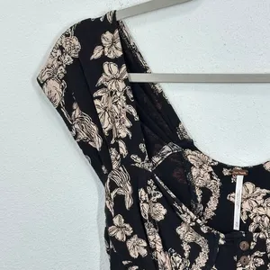 Free People Vanessa Tank Size XS Black Floral‎ Cap Sleeve Button Front Crop Top thumbnail 7