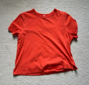 Lululemon shirt thumbnail 1