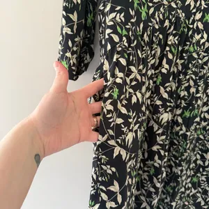 Tuckernuck Floral Tiered‎ Dress Button Front Green Black Floral Cotton Sz Medium thumbnail 7