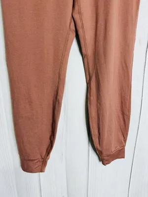 Vuori Women’s Terracotta Performance Jogger Pants Size XS (26 x 24) thumbnail 3