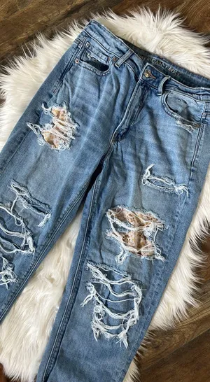 American Eagle Strigid Distressed Jeans size 8 thumbnail 4