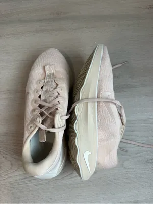 Nike Women's Beige/Tan Lightweight Sneakers thumbnail 4