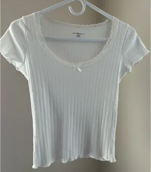 Brandy Melville White Lace Trim T-shirt thumbnail 1