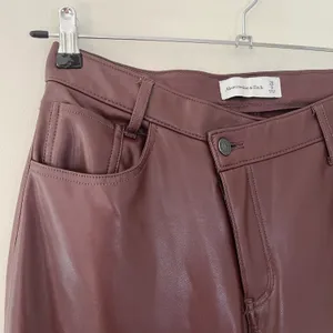 Criss-Cross Waistband Vegan Leather 90s Straight Pant Brown thumbnail 4