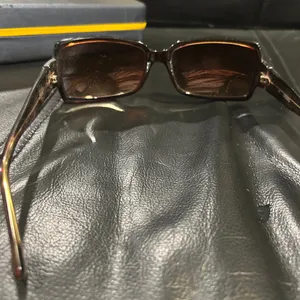 Guess Stylish Brown Sunglasses thumbnail 4