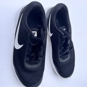 Nike Women's Black and White Athletic Sporty Running Swoosh Logo Sneakers Sz 8.5 thumbnail 8