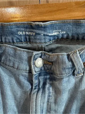 Women’s Old Navy High Rise Light Wash Barrel Leg Jeans Size 16 thumbnail 2