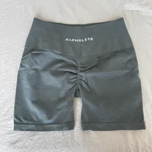 Alphalete Amplify Shorts 4.5” Color Smoke thumbnail 2