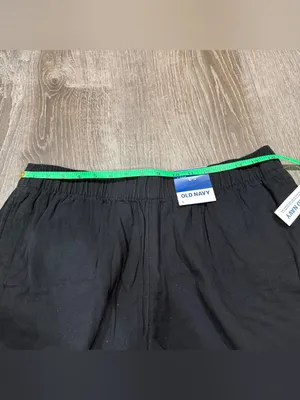 NWT Old Navy Black Cotton High-Rise 4" Inseam Shorts thumbnail 8