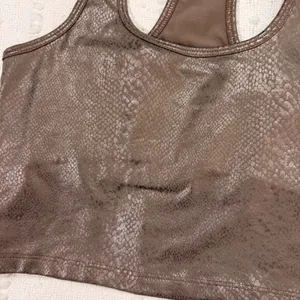 Beyond Yoga Womens Metallic Snakeskin Racerback‎ Crop Top Shelf Bra Bronze Small thumbnail 3