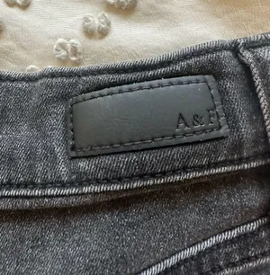 Abercrombie and Fitch Curve Love Shorts thumbnail 3