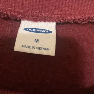 Old Navy Burgundy Sherpa Fleece Crewneck Sweatshirt Women’s Size Medium thumbnail 2