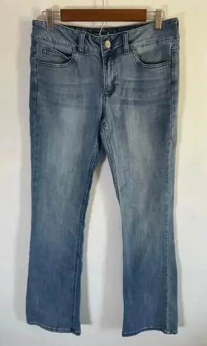 Women's Wrangler Bootcut Jeans -‎ Size 9- Blue EUC thumbnail 1