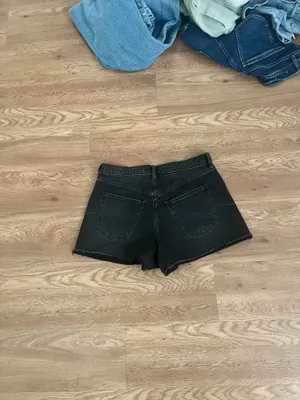 Universal Threads Shorts thumbnail 3