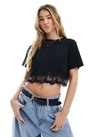 ✨Storia Crochet Floral Cropped Black Sz Large Top✨ thumbnail 1