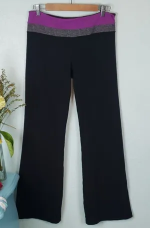 Lululemon black Reversable flare Groove pant OG’s excellent condition! thumbnail 1